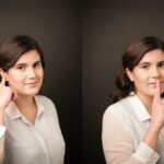 mujer haciendo lengua de señas
