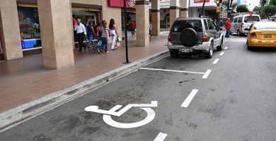 Quito lanzará campaña de respeto al estacionamiento de personas con discapacidad