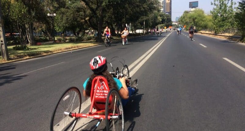 Bicicleta de manos por la calle