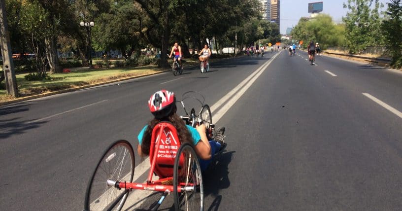 Bicicleta de manos por la calle