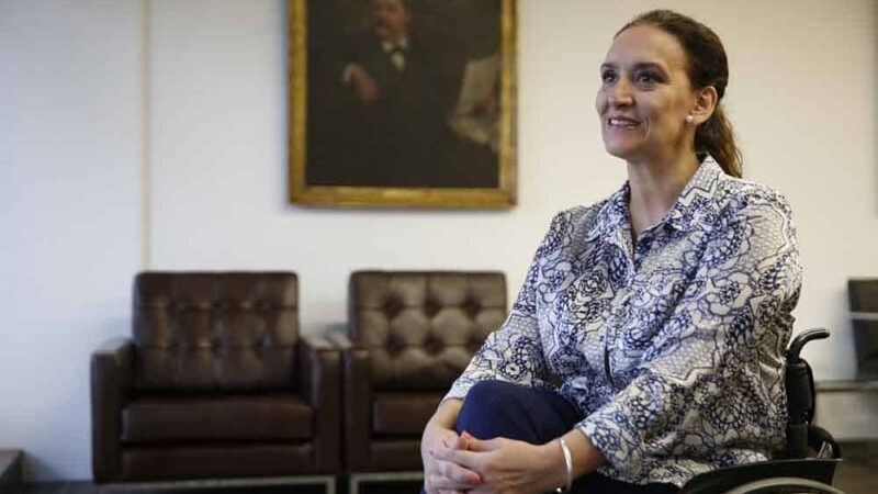 La Vicepresidenta de Argentina aparece en su silla de ruedas dentro de la casa de gobierno argentina.