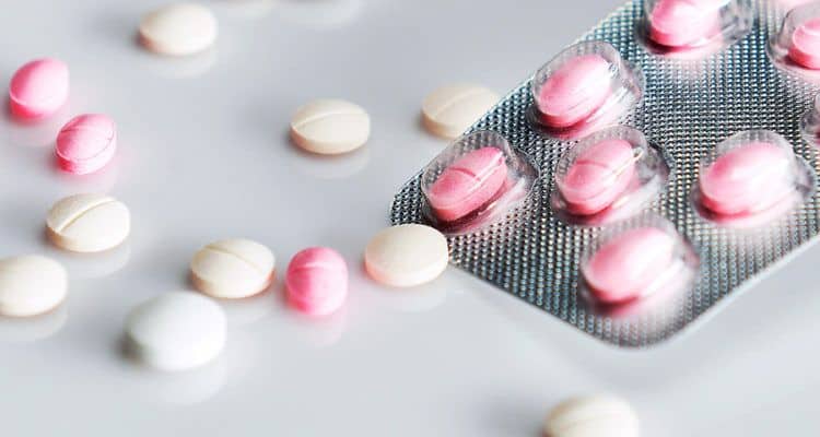 Mujer iniciará huelga de hambre por hijo con discapacidad: joven estaría sin un medicamento
