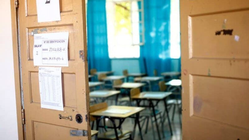 Puerta de una sala de clases