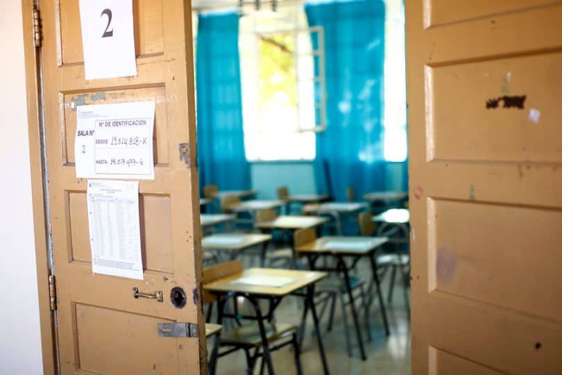 Puerta de una sala de clases