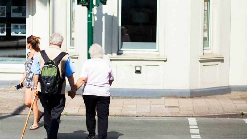 El chip que da más tiempo a personas con movilidad reducida en los semáforos