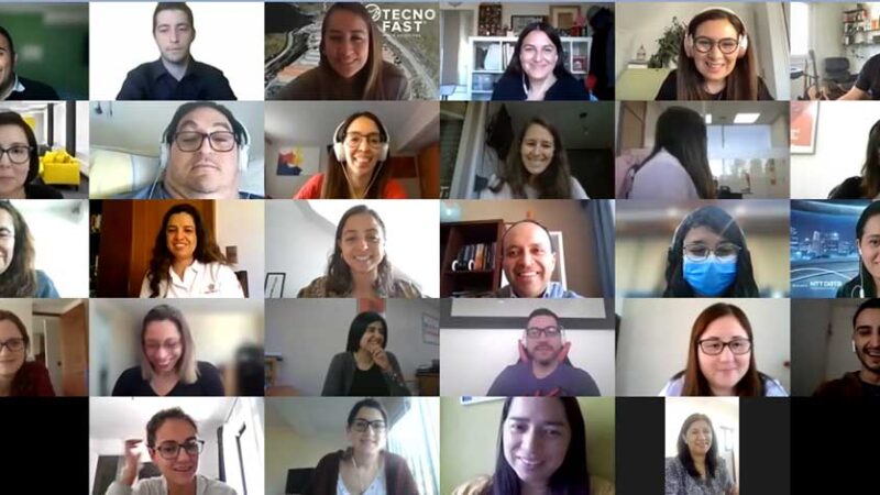 Imagen de varias personas reunidas en una sesión de zoom