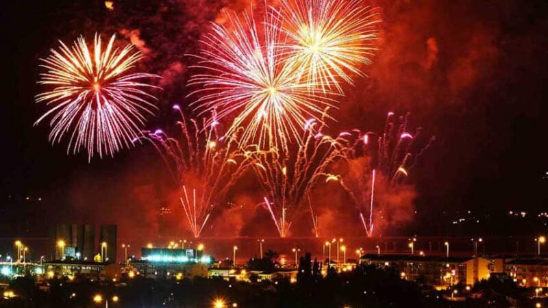 Curanilahue reemplazará show de fuegos artificiales por 400 cenas para familias vulnerables