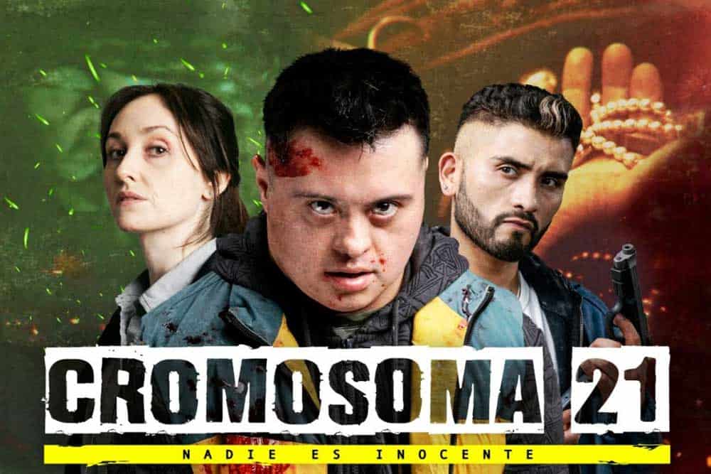 Afiche de la serie Cromosoma 21 con la foto de tres protagonistas: al medio aparece un joven con síndrome de down con sangre en su frente, a su lado otro actor con una pistola en la mano, y al otro lado una actriz que representa a una pdi. Abajo dice cromosoma 21 nadie es inocente.