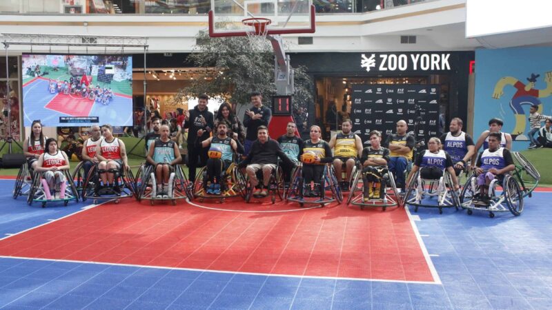 Básquetbol adaptado se toma Mall Plaza en entretenida jornada