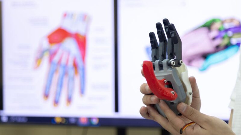 Accesibilidad: investigadores en Temuco crean ayudas técnicas de bajo costo para personas con discapacidad