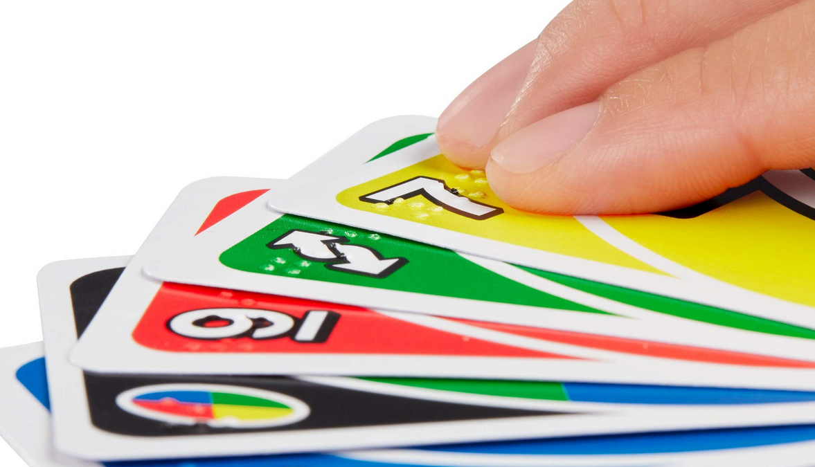 Cartas de juego UNO en braille