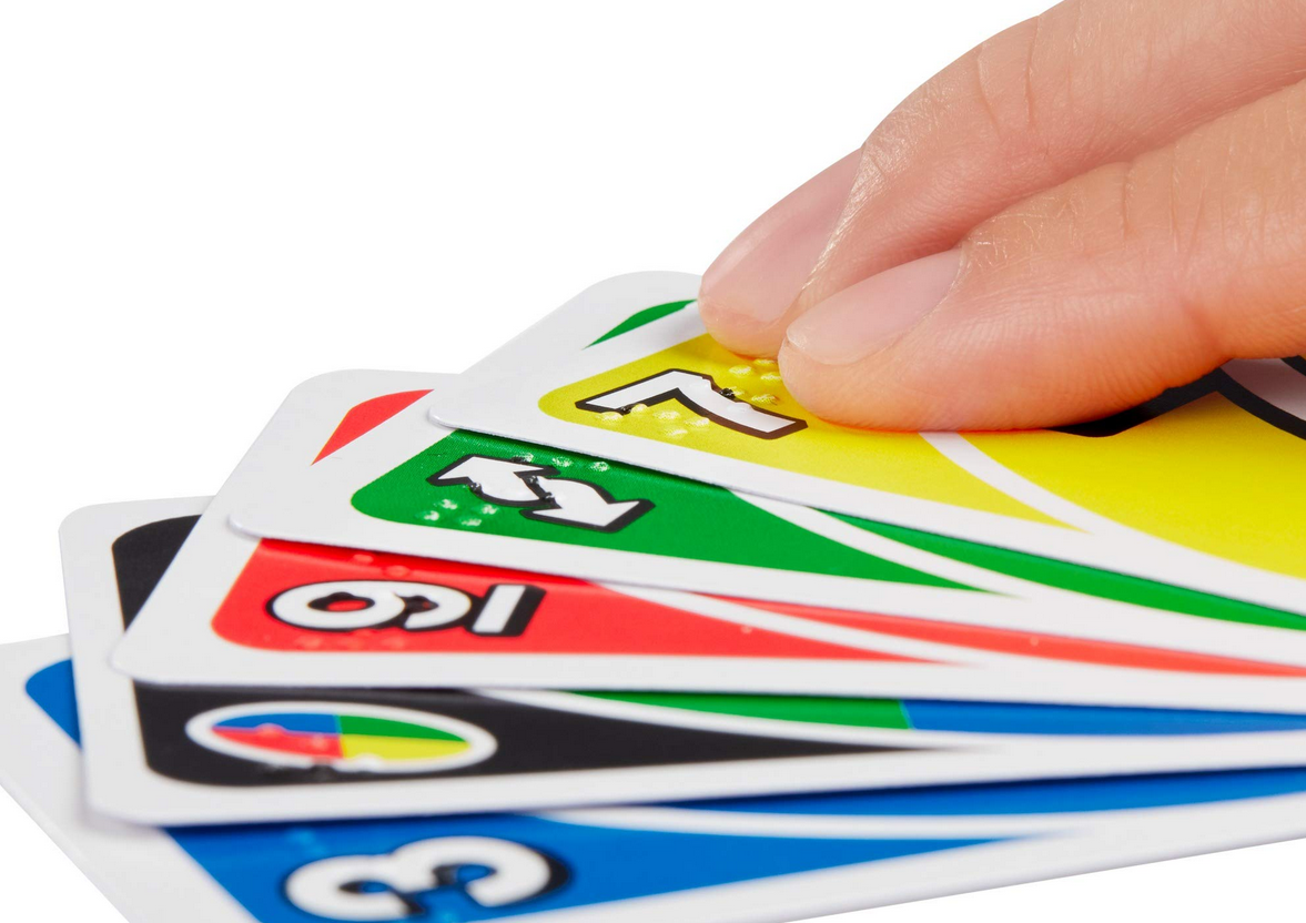 Cartas de juego UNO en braille