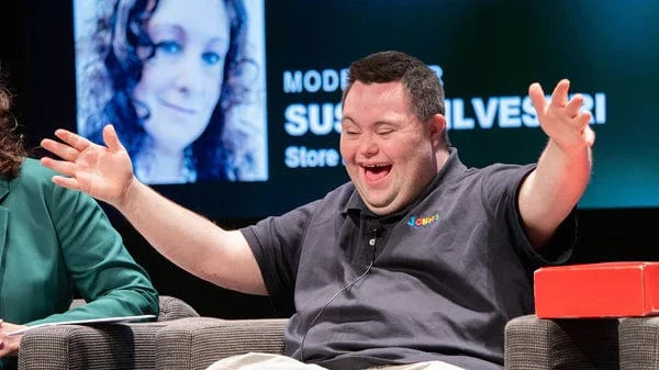 John Cronin se convierte en el primer empresario con Síndrome de Down en estar en la lista Forbes