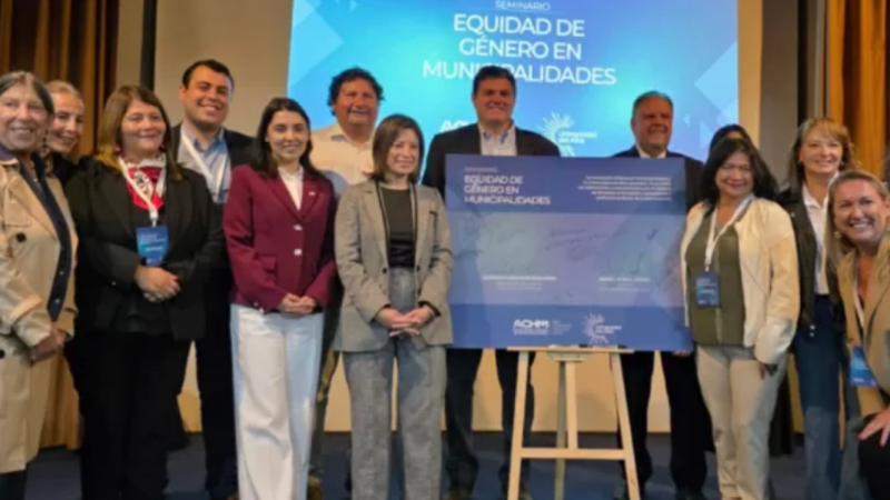 Brecha de género en municipios de Chile: solo 57 de los 345 son liderados por mujeres