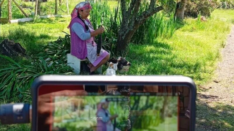 «Las voces de las artesanas”: serie documental da a conocer el trabajo de tejedoras Mapuche de la Región de Los Ríos