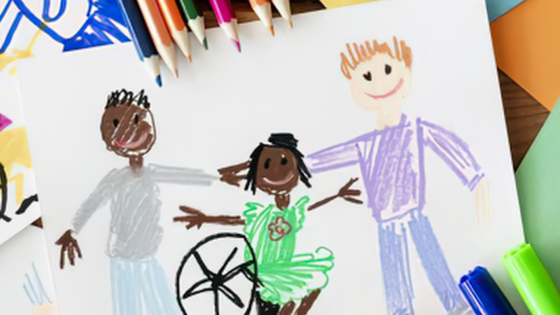 ¿Cómo podemos enseñarle a las niñas y niños a ser inclusivos con sus compañeros en situación de discapacidad?