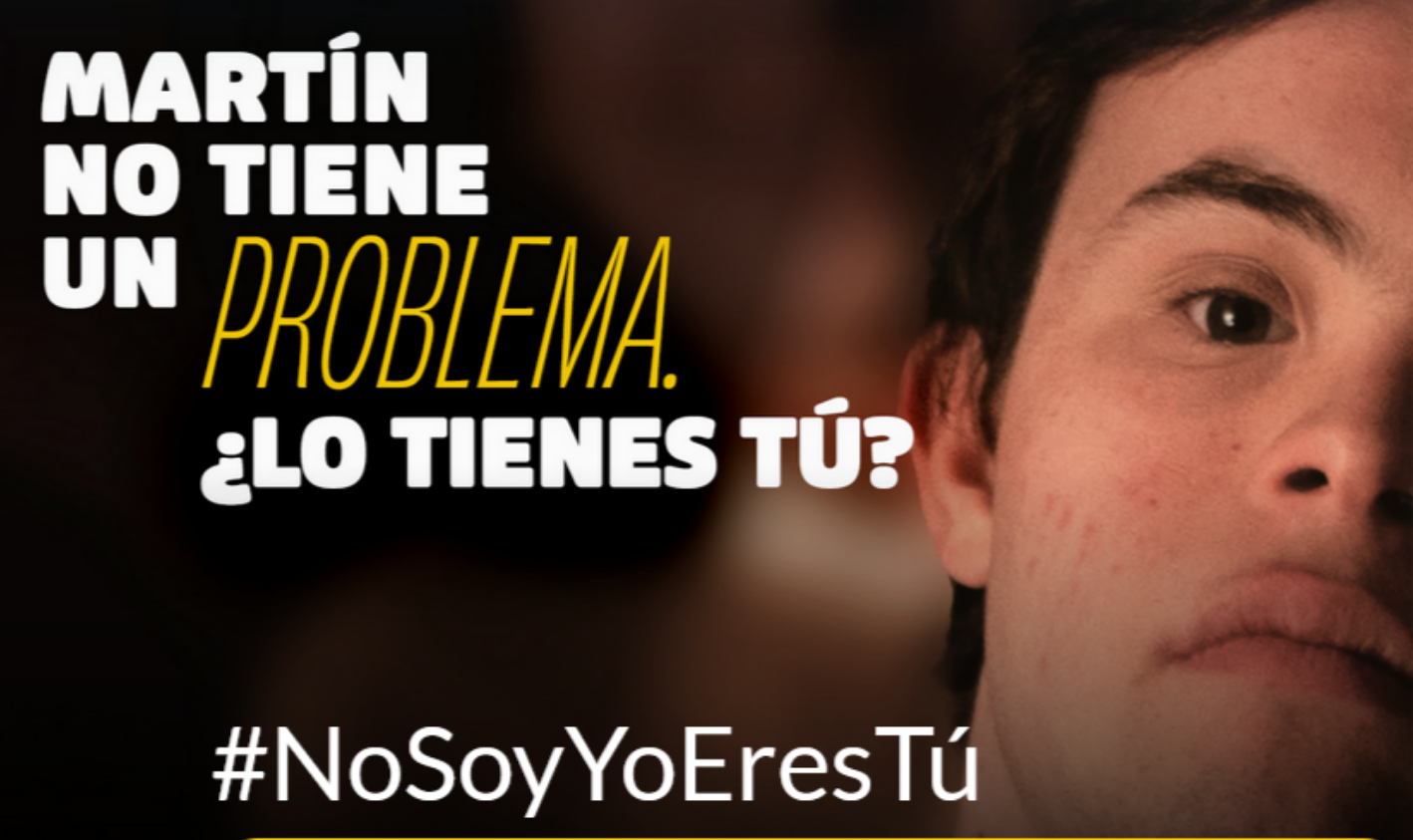 Hombre con sindrome de down y la frase "Martin no tiene un problema ¿lo tienes tú?