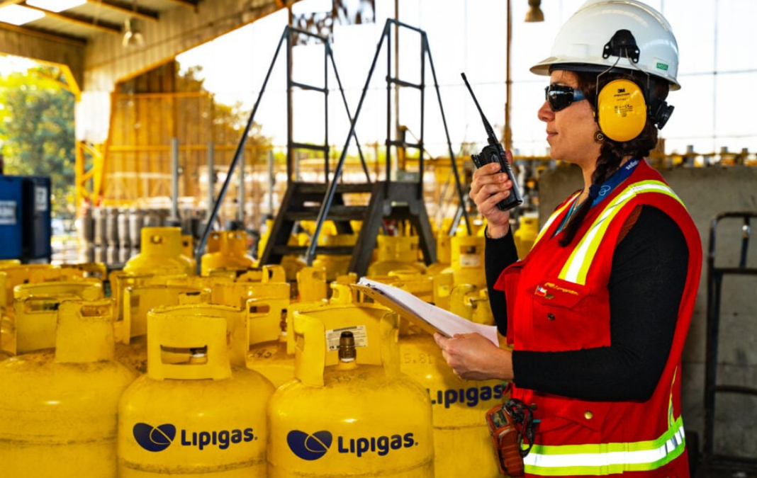 Mujer trabajando en lipigas