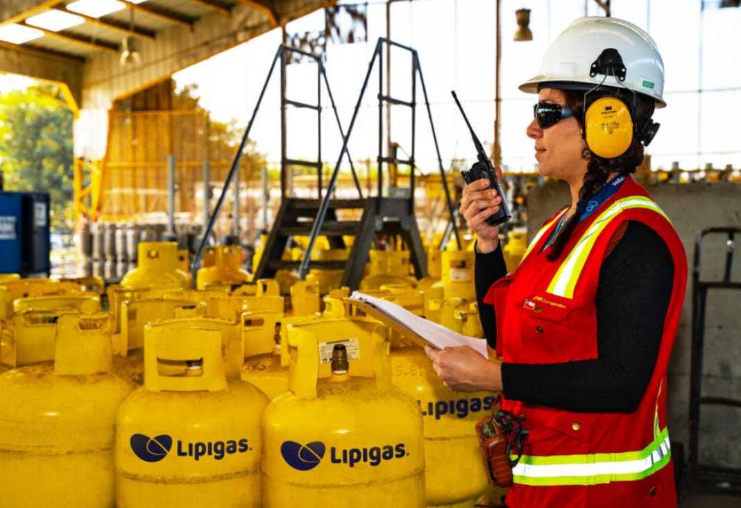 Mujer trabajando en lipigas