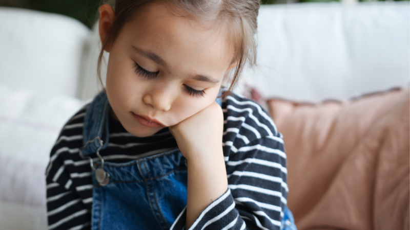 Foto de una niña triste