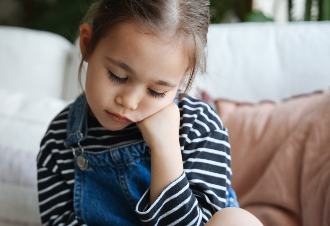 Foto de una niña triste