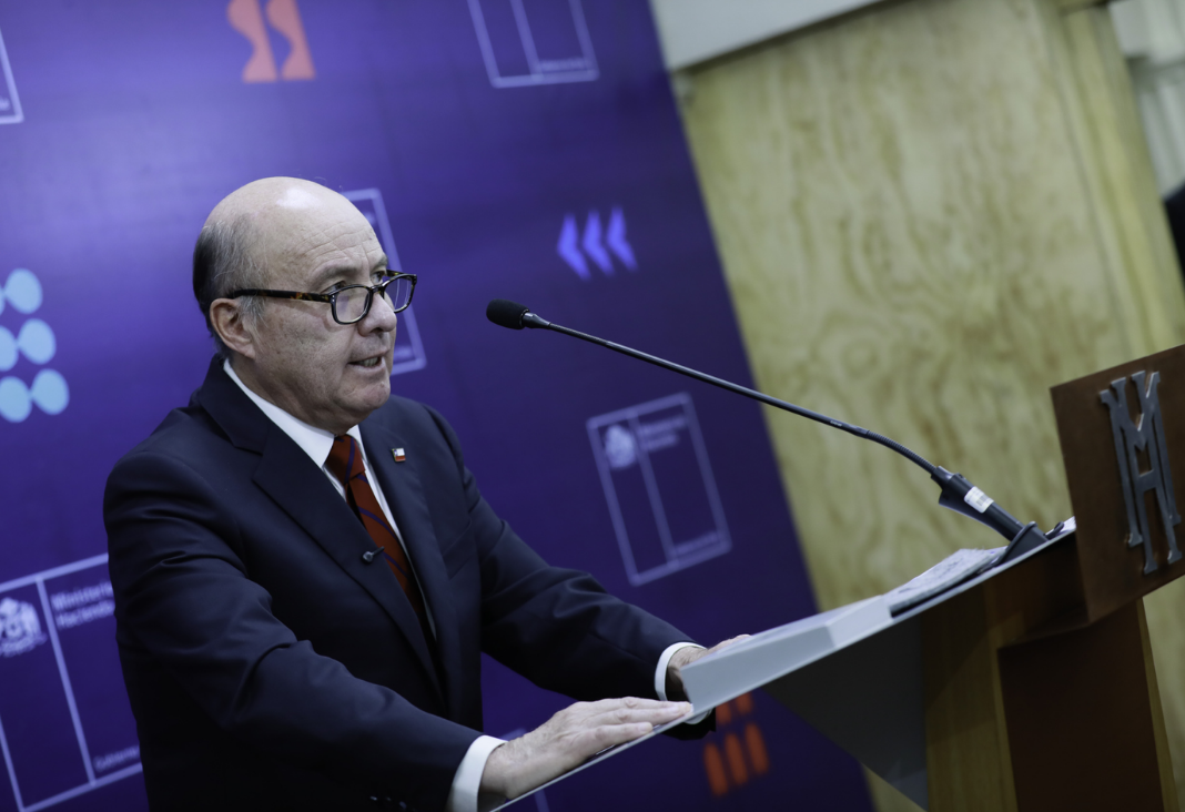 Fotografía ministro Jorge Quiroz