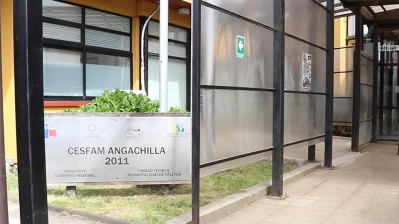 Fotografía entrada CESFAM Angachilla de Valdivia