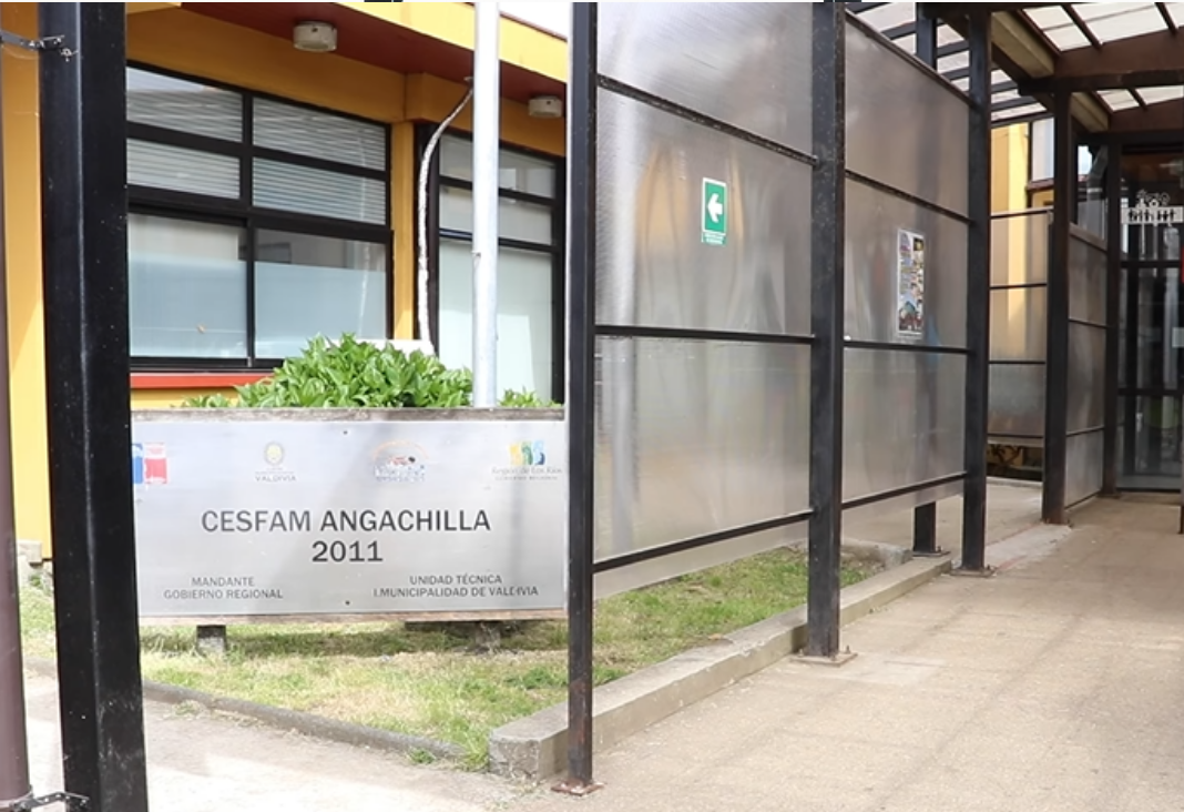 Fotografía entrada CESFAM Angachilla de Valdivia