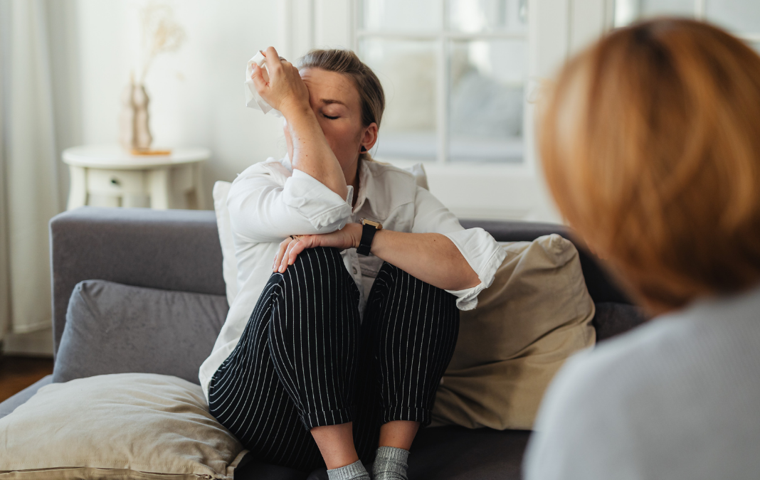 Mujer en terapia psicológica