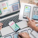 personas diseñando app
