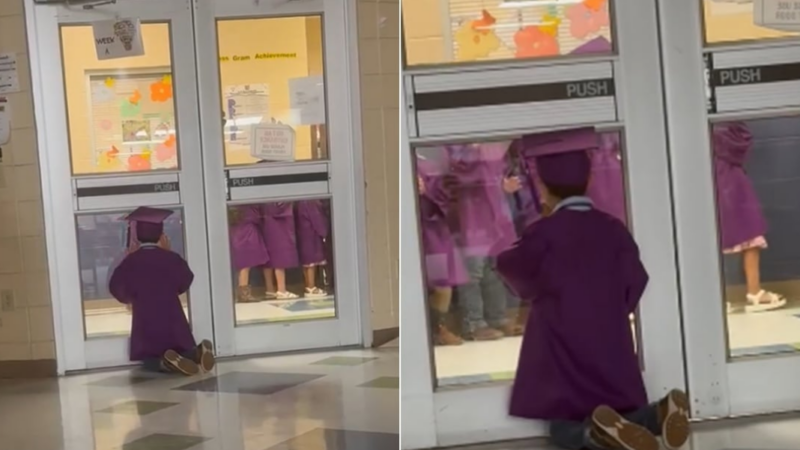 Niño mirando por una ventana de vidrio