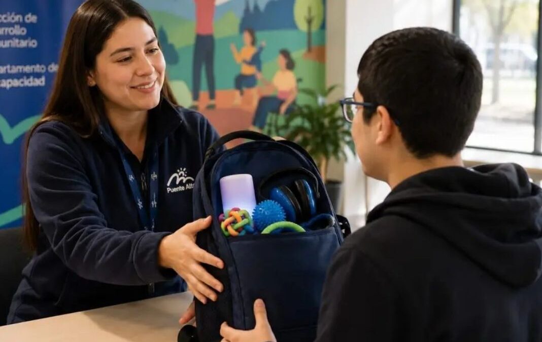 Mujer entregando una mochila con diversos objetos a un joven
