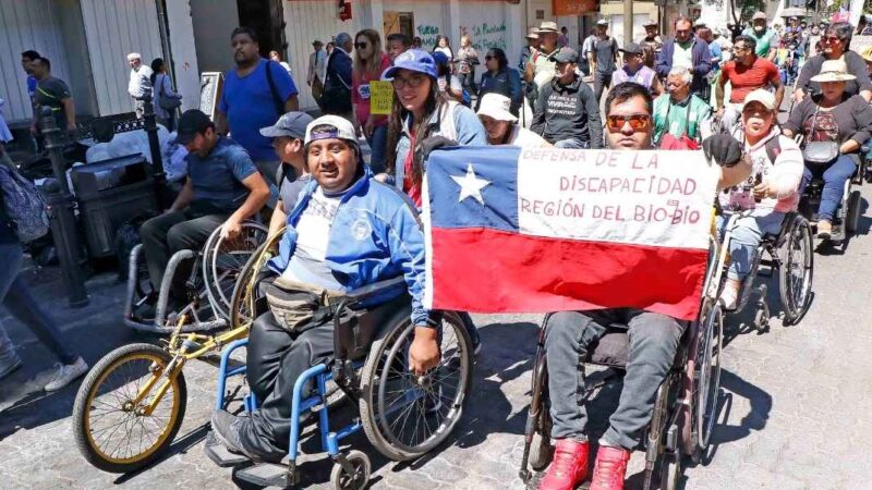 Personas con discapacidad marchando