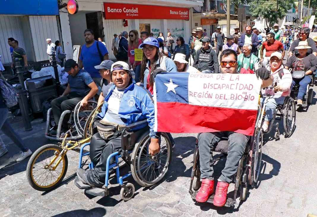 Personas con discapacidad marchando