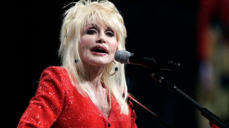 Dolly Parton cantando