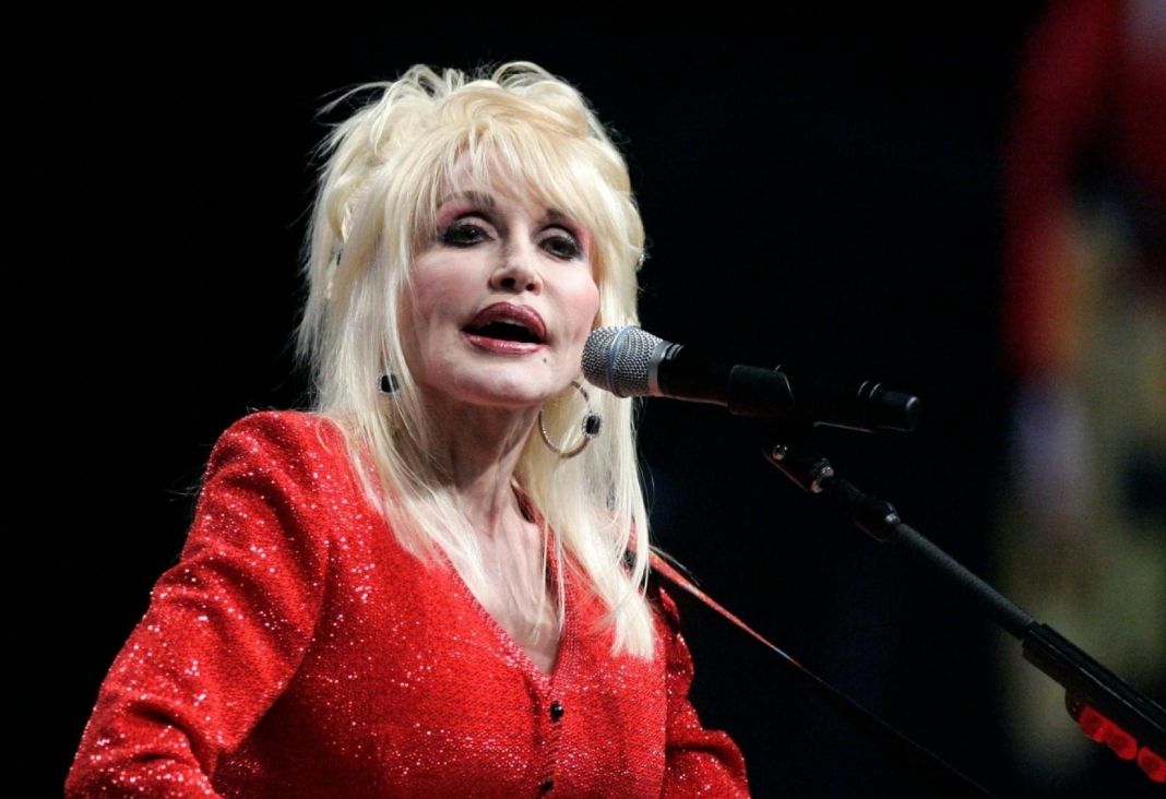 Dolly Parton cantando
