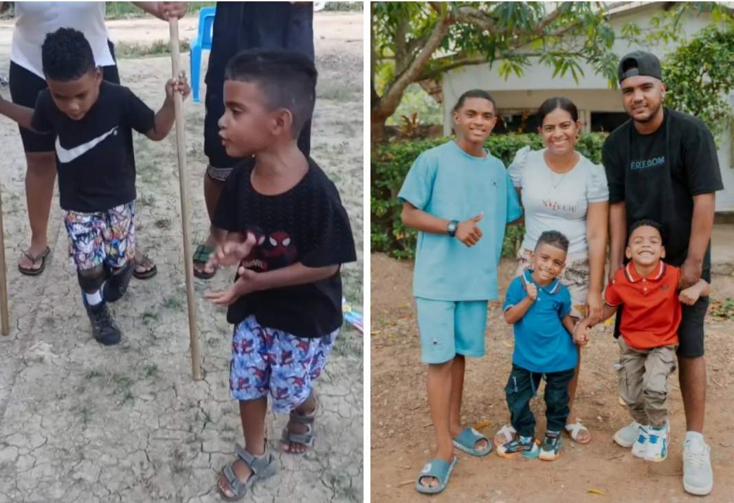 Dos niños caminando y una familia