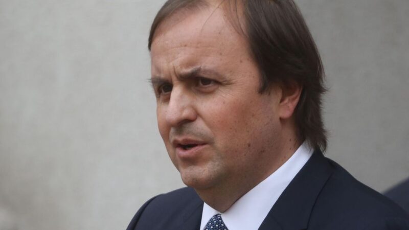 Ministro de deporte Francisco Riveros enojado