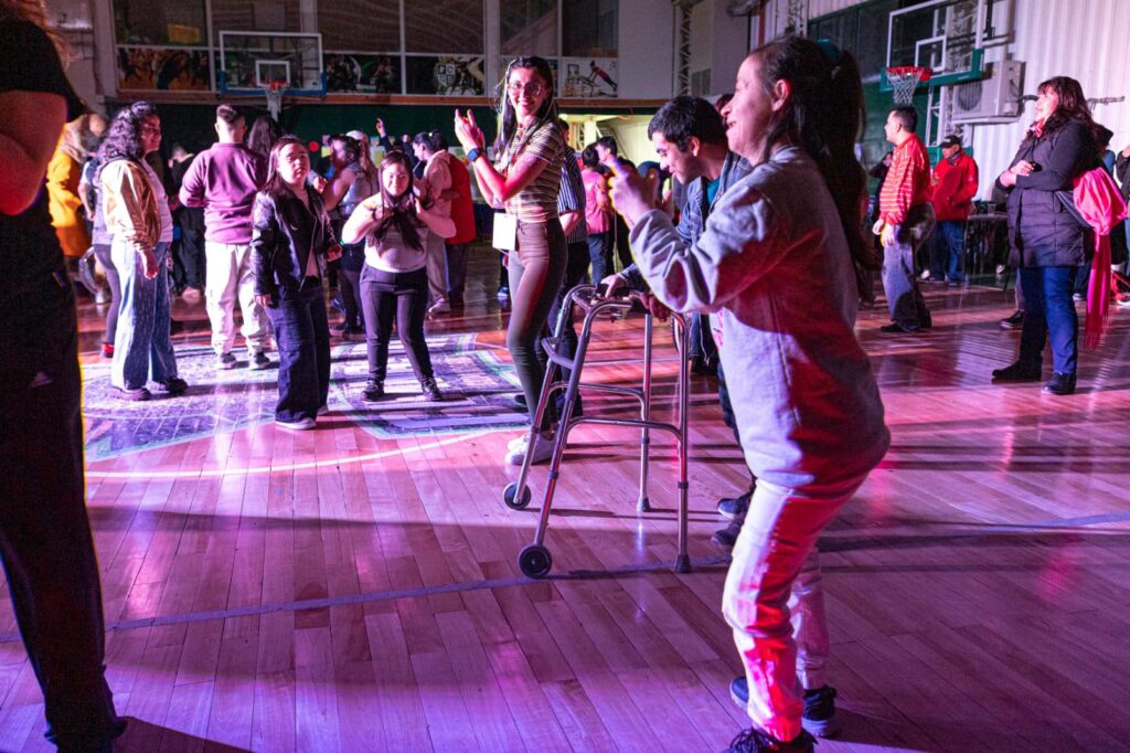 personas con discapacidad en fiesta