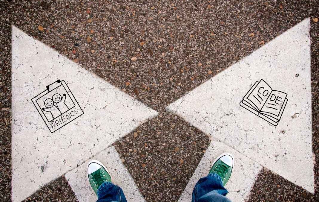 persona de pie sobre dos flecha, una hacia la derecha y otra hacia la izquierda. la de la izquierda tiene una ilustración de amigos y la de derecha una sobre código moral