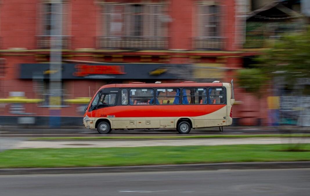 micro andando veloz