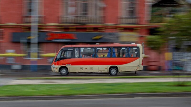 micro andando veloz