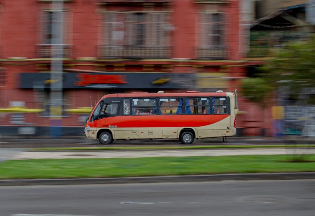 micro andando veloz