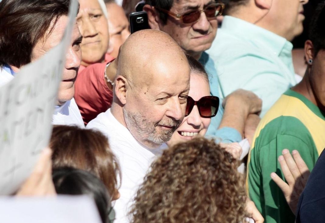 Ricarte Soto en medio de una marcha
